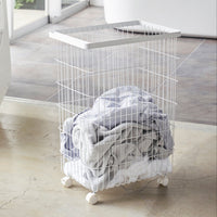 Skittentøyskurv med hjul hvit