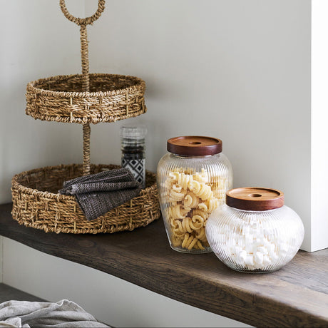 Oppbevaringsglass i to størrelser med rillet glass og akasialokk