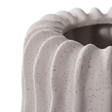 Kvadratisk nærbilde av grå House Nordic potte med organiske linjer