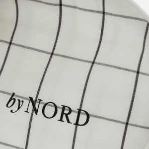 Lett og behagelig sovemaske for hjemmebruk og reiser.