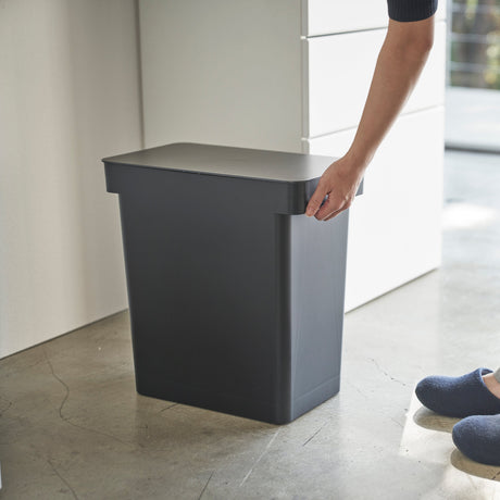 Beskytter dyrefôr mot fuktighet og uønskede lukter.