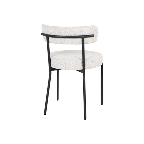 Stilren spisestol i offwhite bouclé og sorte  stålben, en elegant og komfortabel stol for nordiske og moderne hjem