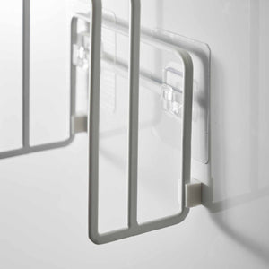 Vegghengt skjærebrettholder med to separate rom for tynne og tykke skjærebrett