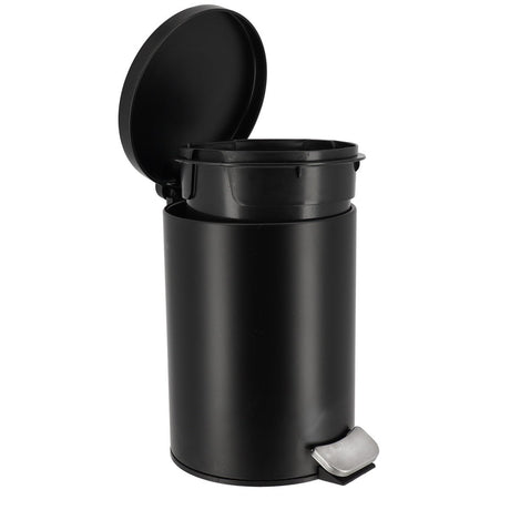 Foten trycker på pedalen som öppnar locket