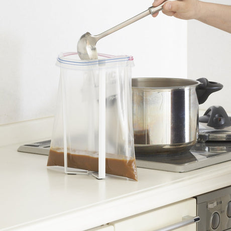 Praktisk kjøkkenstativ for kopper, termoser og matbokser.