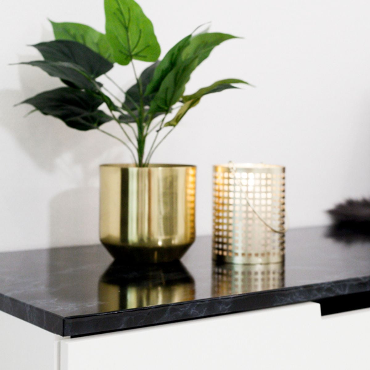 Vareprøve: Marmor sort/blå kontaktplast