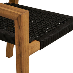 Moderne spisestol i tre og tau til spiseplass ute