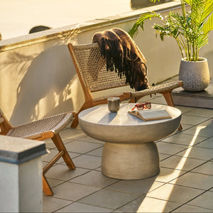 Bonnet sofabord i grå terrazzo look med rund bordplate på hvit bakgrunn