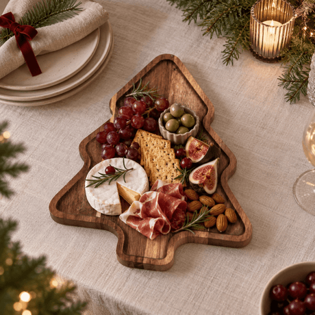 Fat juletre naturfarget akasie 32 x 27 x 2 cm - Lindas Dekor Serveringsfat