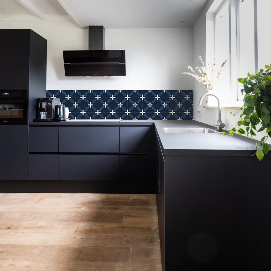 Classic Navy selvklebende backsplash