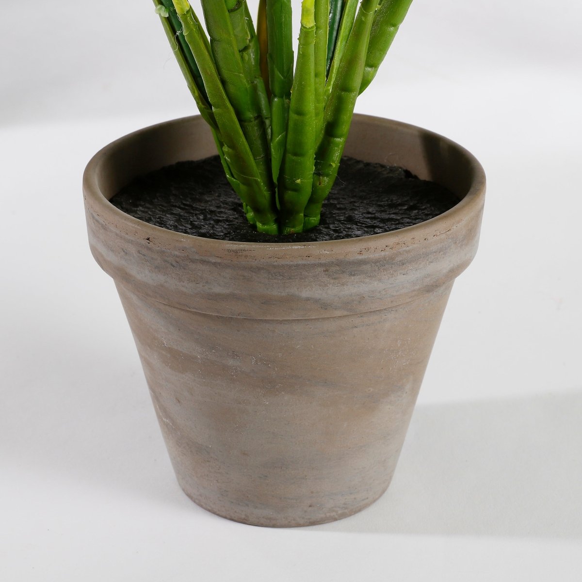 Evergreen kunstig plante grønn grå 49 cm med potte - Lindas Dekor