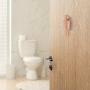 Dørskiltet fastgjort på en toilettdør