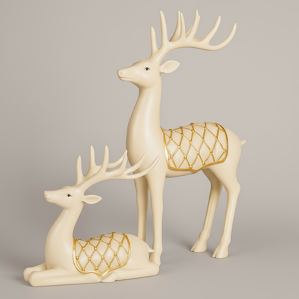 Sett med hvite og gullfargede reinsdyr stående og liggende