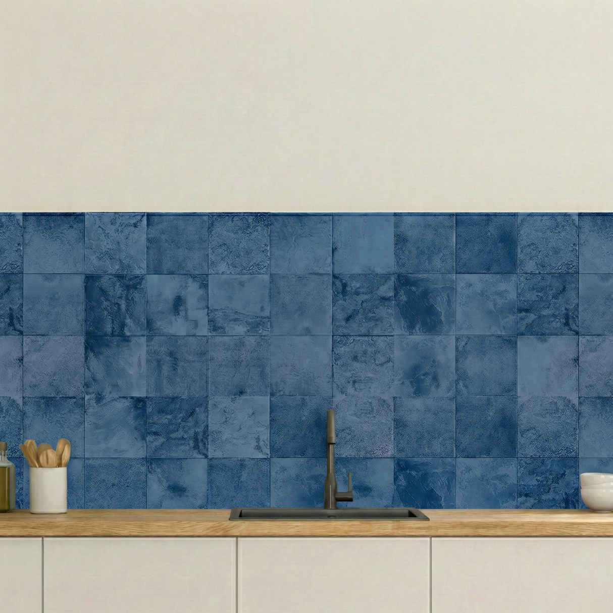 Bodø Blå selvklebende veggfliser - varm blå farge med naturlig steinuttrykk for moderne interiør