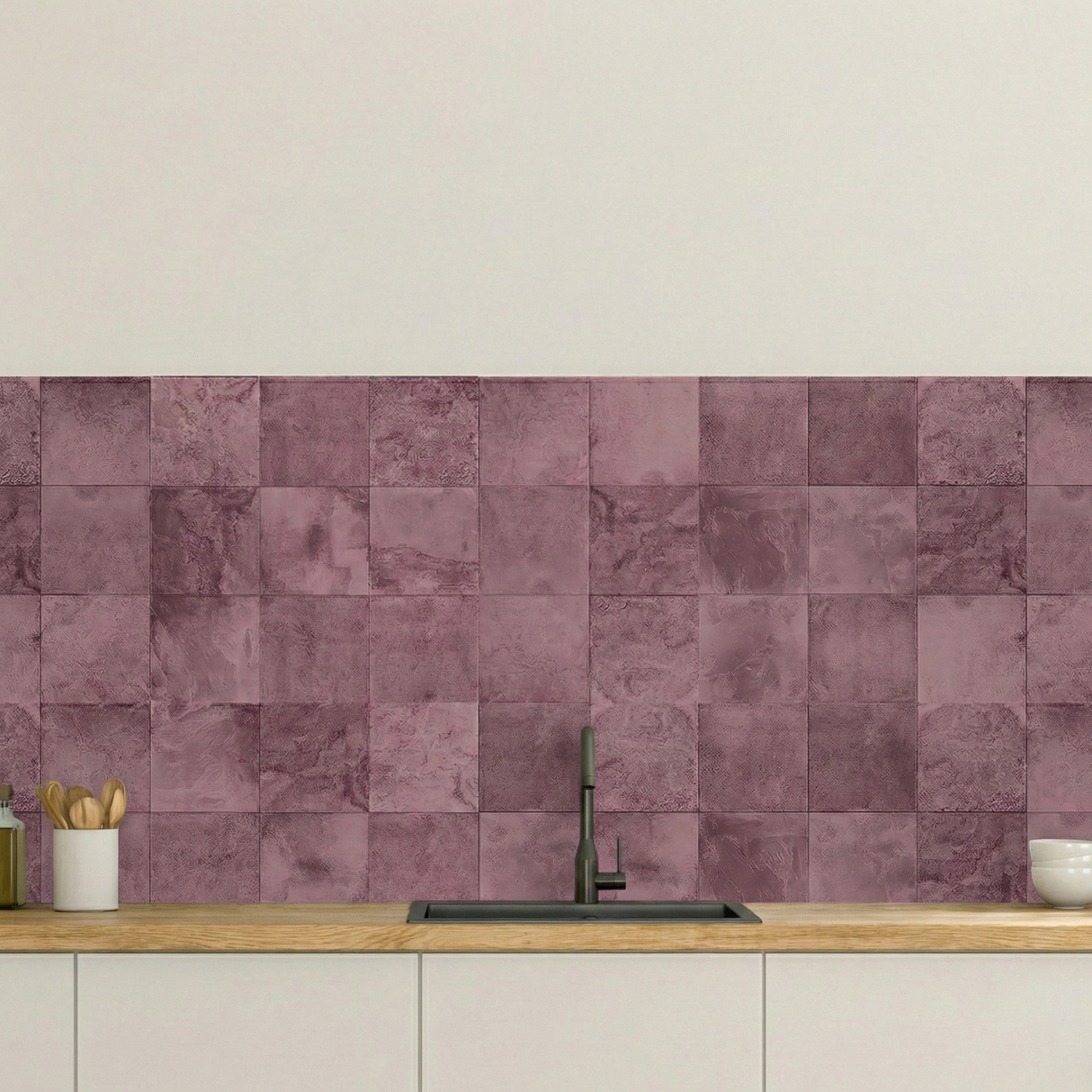 Bodø Rose selvklebende veggfliser - elegant plommerosa farge med moderne design for romantisk interiør