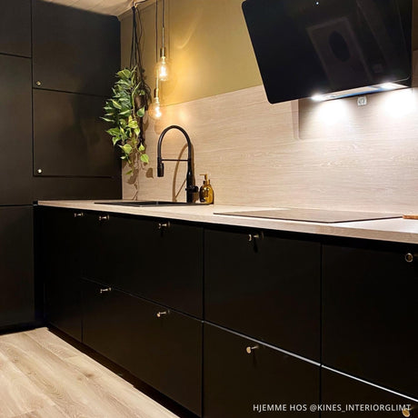 Selvklebende eik trefolie – enkel montering på glatte flater