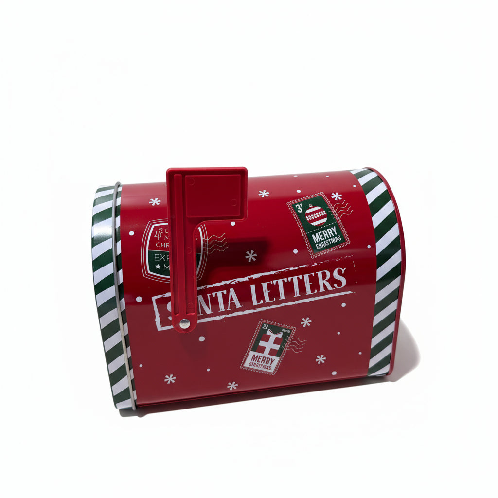 Stor rød julepostkasse i metall med rød flagg og tekst Dear Santa – dekorativ julepynt