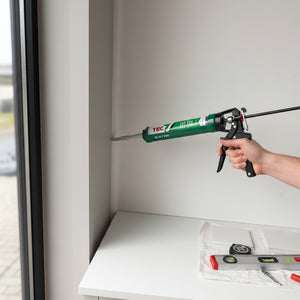 TEC7 fugepistol i metall med sort håndtak, klar til bruk med 310 ml patron.