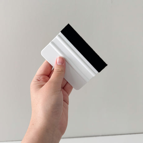 Tapetkniv og foliesletter med filtbelagt side for luftfri montering av selvklebende folie 