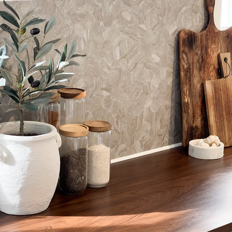 ce hexagon selvklebende flis i beige marmor-utseende, frilagt produktbilde som viser detaljert mønster og sekskantet design for moderne inter