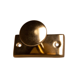 Gullknagg i solid metall montert på plate