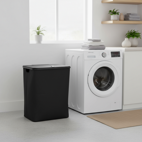 Sort skittentøyskurv i tekstil fra Halvor Bakke