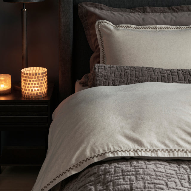 Halvor Bakke Trae sengesett brun muldvarp 140x220 i lin og bomull