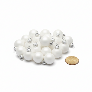 24-pk julekuler i matt hvitt glass 2,5 cm