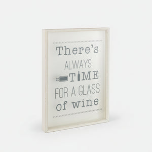 Detaljbilde av korkramme i naturlig tre med korkflate for bilder og notater