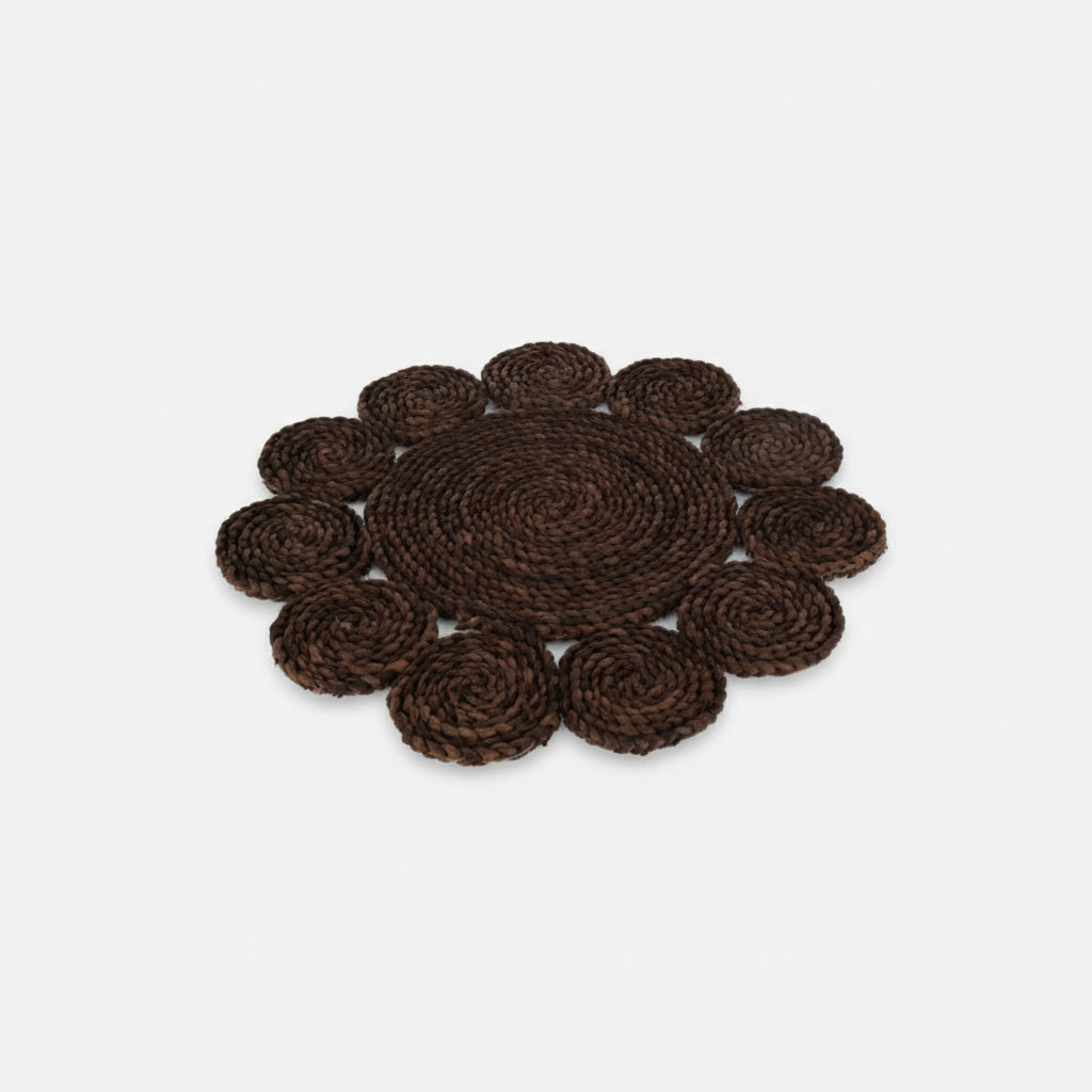 Bordskåner rund maisblad mørk brun, 36 cm med blomstermønster håndlaget