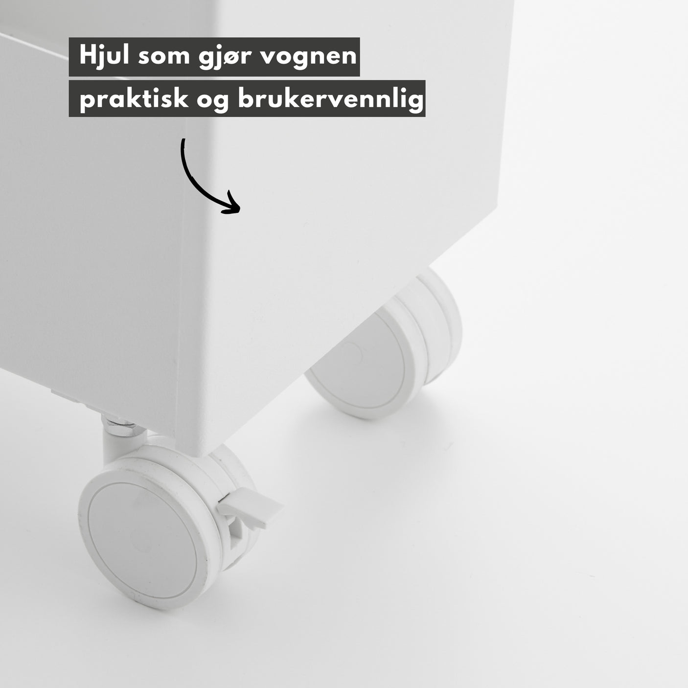 Flyttbar oppbevaringsvogn i hvit plast og metall med fire hyller.