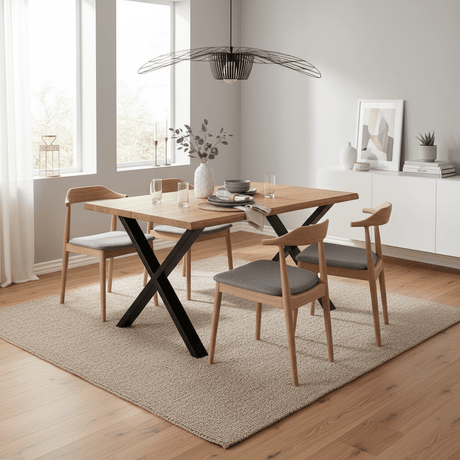 Toulon spisebord i naturfarget eikefinér 140 cm på lys bakgrunn