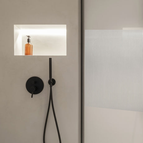 Riflet vindusfolie på baderom – slipper inn lys og skjermer privatlivet