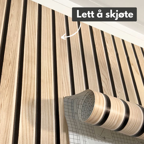 Moderne kontaktplast med spilelook montert på kjøkkenvegg.