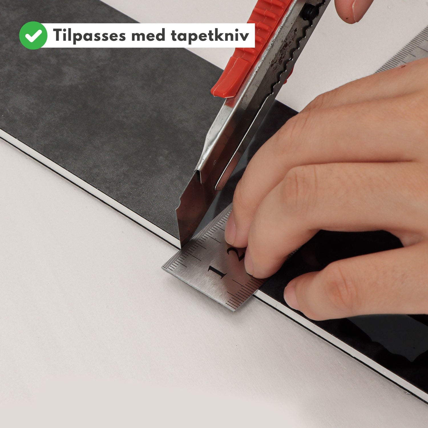 Vareprøve: Louise gloss antrasitt selvklebende veggfliser