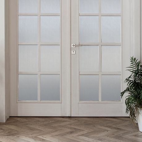 Innsynsskjermende vindusfolie på glassdør – stilrent og privat