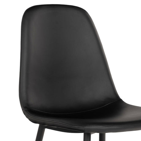 Detaljbilde av Stockholm spisestol i sort – komfortabelt sete i PU-skinn og moderne uttrykk.