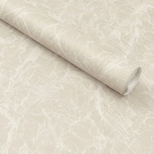 Rull med Limestone crema kontaktplast, kremhvitt kalksteinsmønster med myke lyse årer