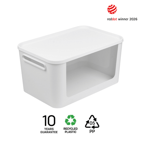 Hvit oppbevaringsboks med åpen front, laget av resirkulert plast