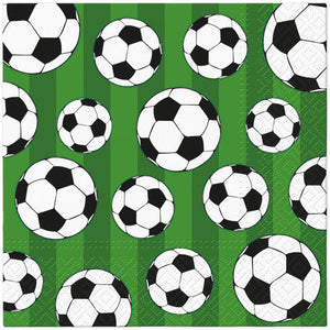 Fotballserviett med klassisk grønn bakgrunn og svarte og hvite fotballer – ideell til barnebursdag, fotballtema og sportseventer.