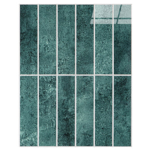 Selvklebende grønne veggfliser med avlange rektangulære ruter og glansfull overflate – moderne fliser til kjøkken og bad.