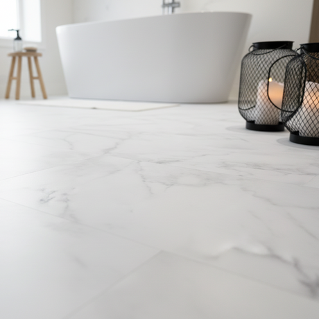 Athena hvit marmor selvklebende fliser på baderomsgulv - alternativ stil