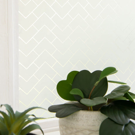 Statisk vindusfolie med moderne sikksakk-mønster på glass
