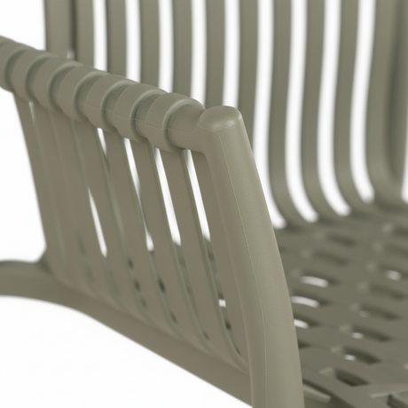 Tulsa stol i grønn med lett og luftig design til terrasse