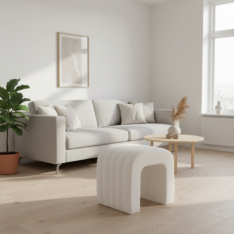 Moderne puff med buet form til stue eller entré