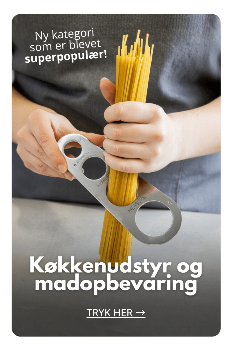 Person bruger spaghettimåler til pasta i kategorien køkkenudstyr og madopbevaring