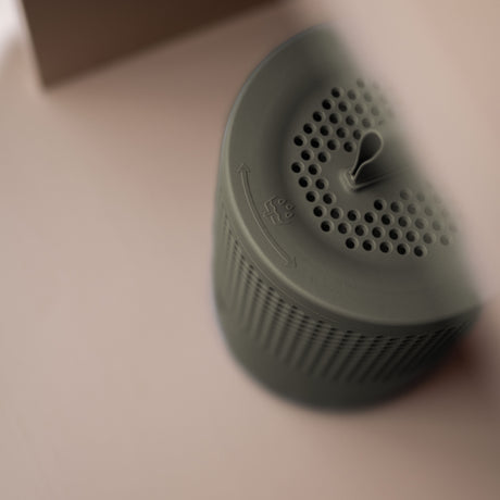 Detaljbilde av grønn luftavfukter med perforert overflate