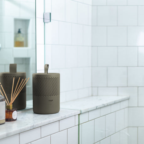 Torrbollen luftavfukter plassert i interiør for tørrere inneklima