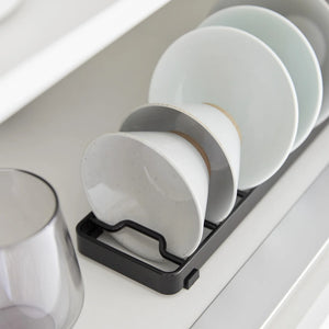 Skålholder i svart stål til oppbevaring av små skåler og tekopper