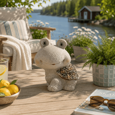 froskil hagefigur sommer ute